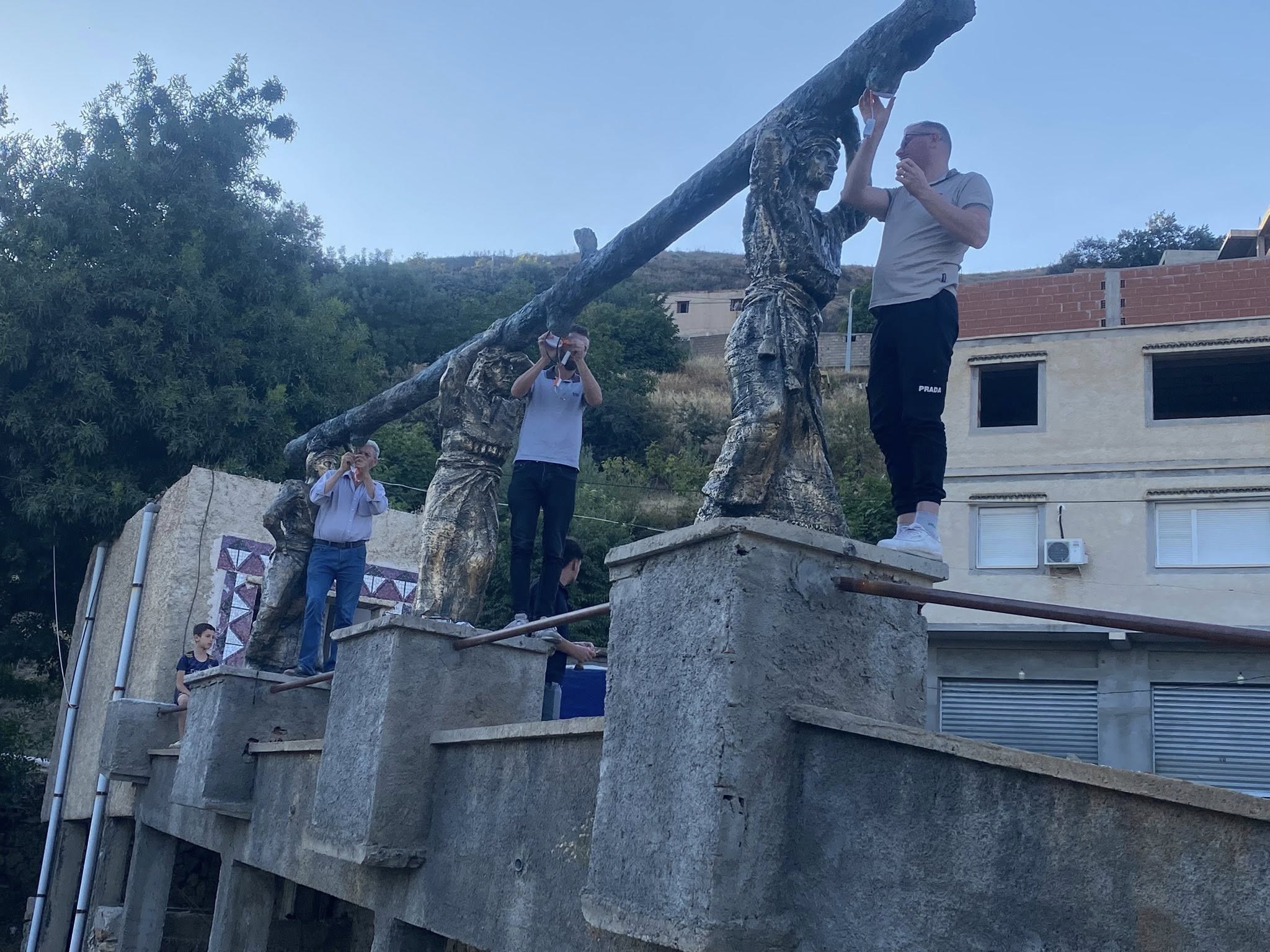 Sculpture monumentale au village d'Aït El Mansour